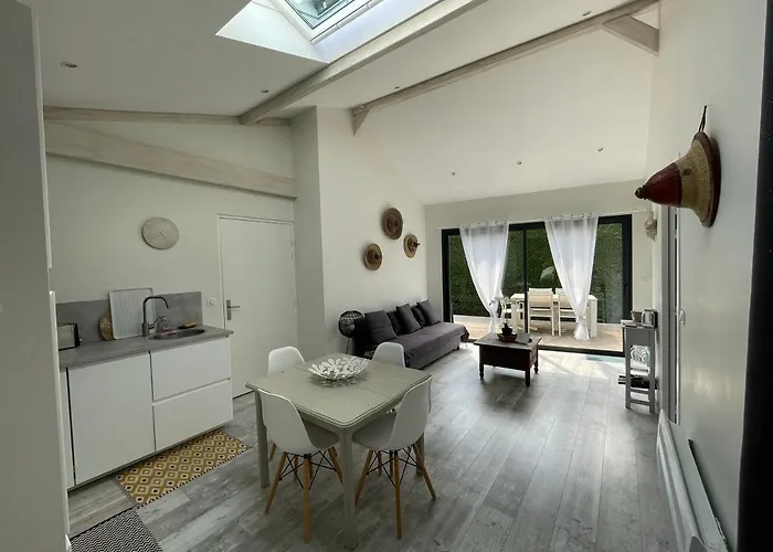 公寓 Proche Bordeaux - Parking - Piscine 伊斯内斯