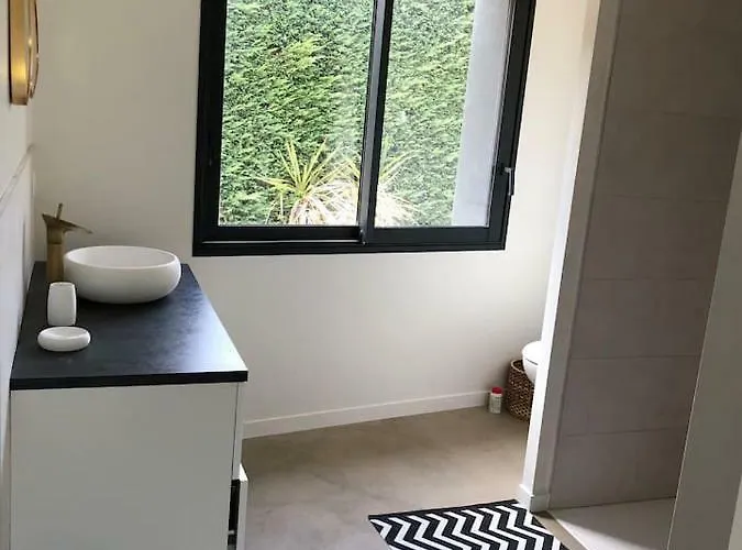 公寓 Proche Bordeaux - Parking - Piscine 伊斯内斯